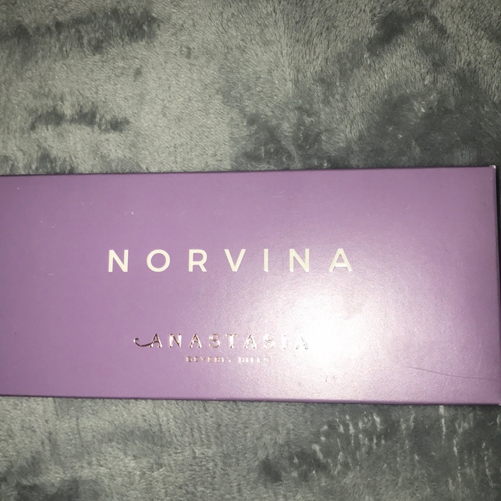 ABH Norvina Palette 💜